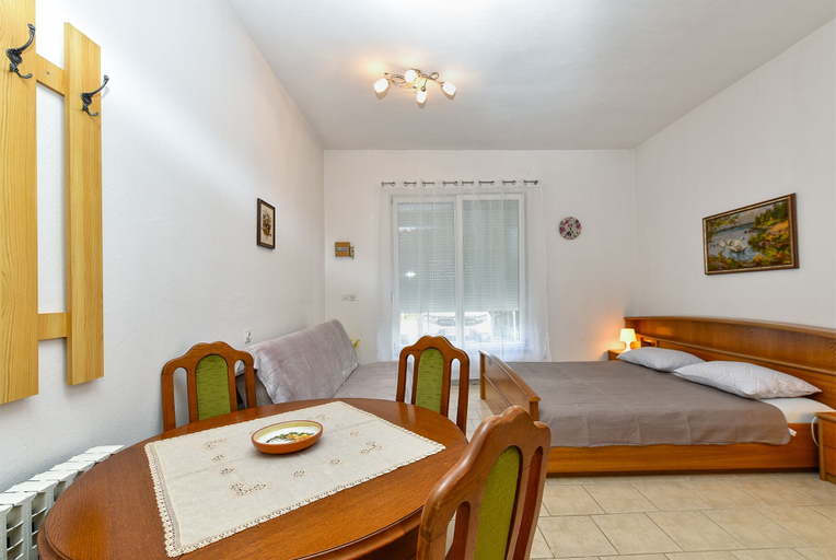 Others 5, Apartment 417, Medulin