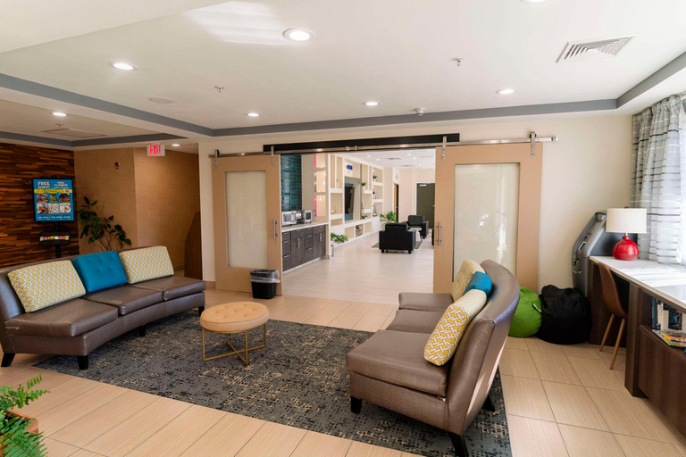 Public Area 2, Gateway Hotel & Suites, Ascend Hotel Collection, Worcester