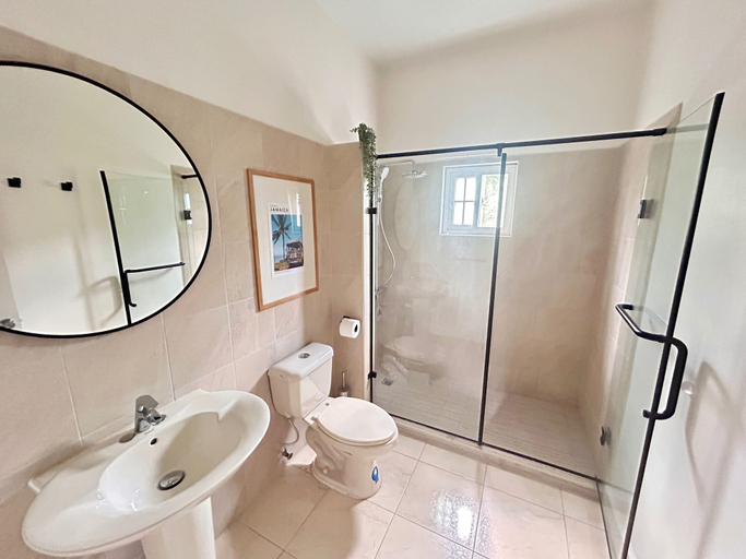 Bathroom 4, 5 Bed Villa Sleeps 14 - Private Pool - Smart TVs
