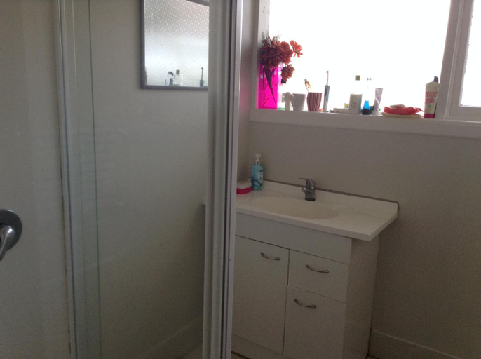 Bathroom, Cornwall Park Homestay, Waitakere