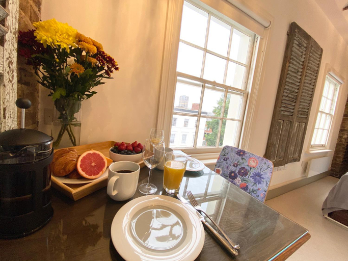 Food & Drinks 5, Stylish Apartments in Pimlico, London