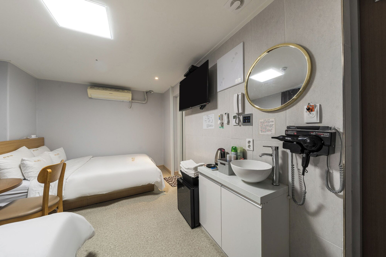 Others 4, Thema Motel, Seodaemun
