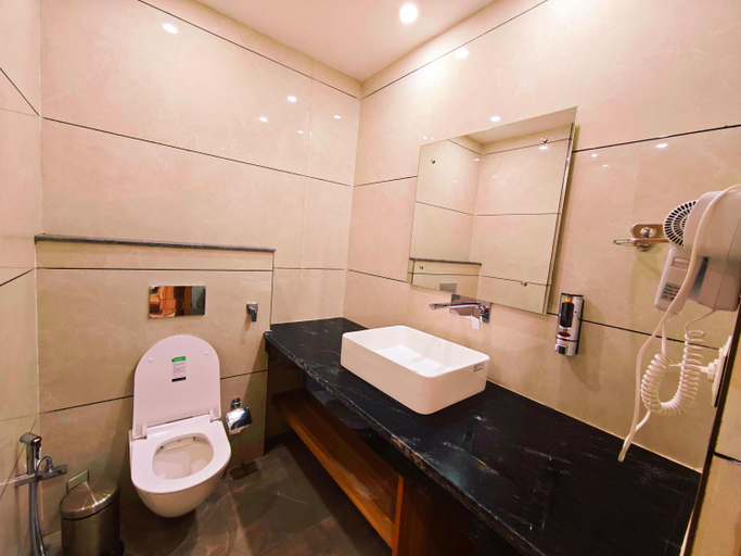 Bathroom, Hotel Pines And Peeks By Tws Hotels, Chamba
