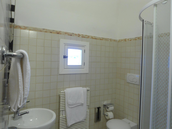 Bathroom 4, Parco dei Manieri, Bari