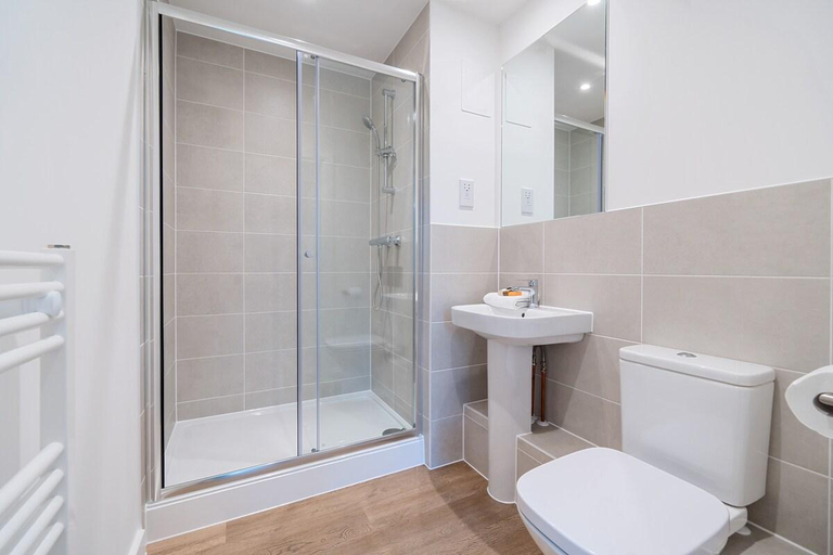 Bathroom 3, Roomspace Serviced Apartments -Walton Court, Surrey