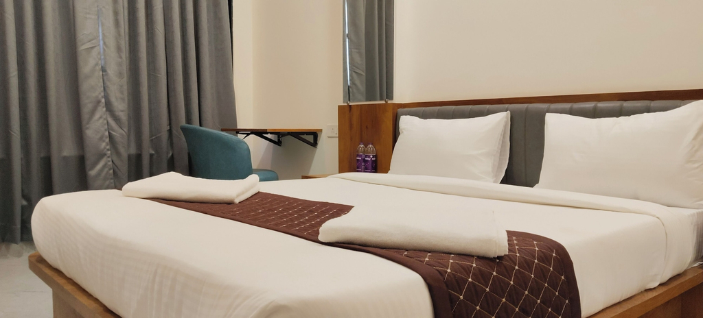 Others 4, Hotel Sai Executive, Pune