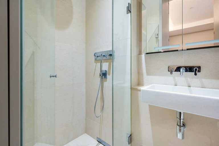 Bathroom 3, Three Bed, Luxurious Leicester Square Duplex, London