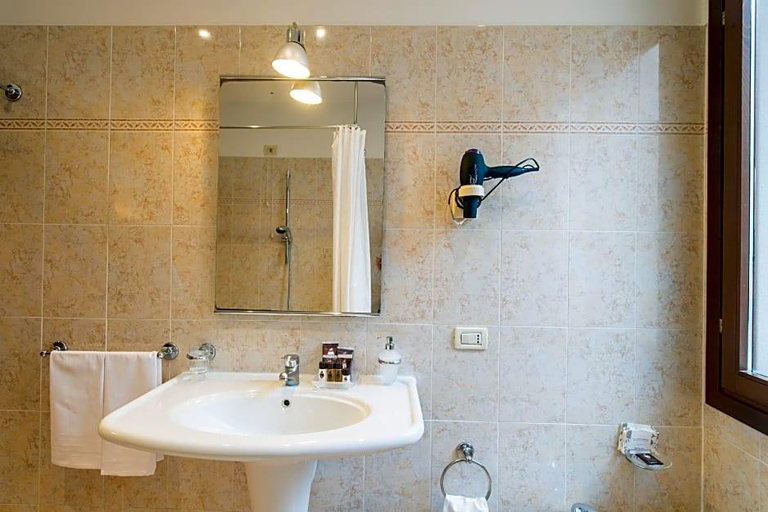 Bathroom 4, Hotel Palazzo Priuli, Venezia