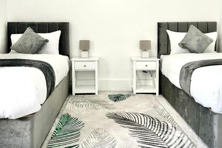 Room 5, Strood Home-sleeps 6-great for Groups & Families, Medway