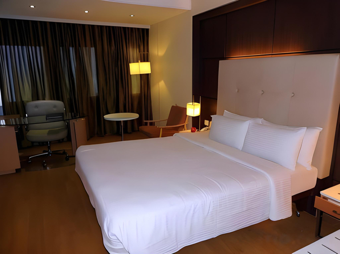 Bedroom 5, Hotel Savera, Chennai