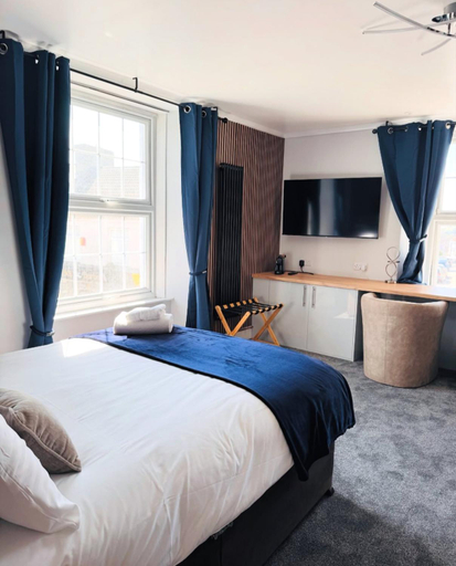 Bedroom 3, Thomas Arms, Carmarthenshire