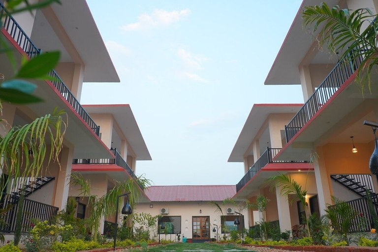 Exterior & Views