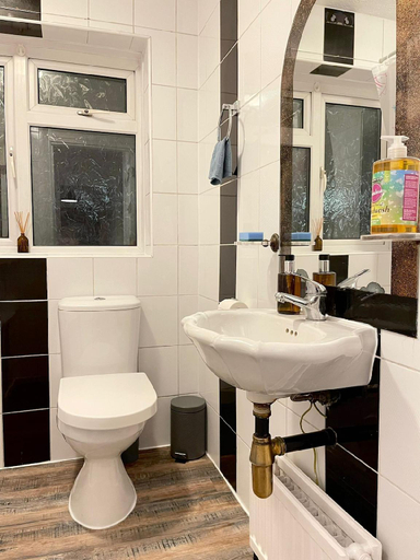 Bathroom 2, Shepherds House - 3 bedroom, London