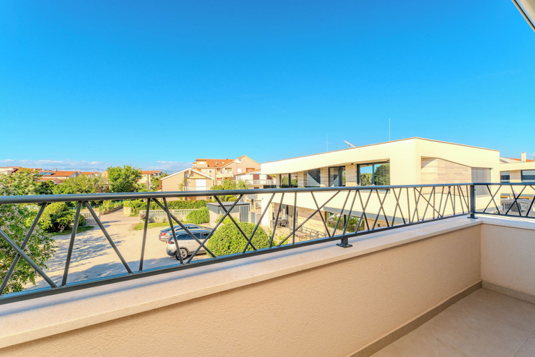 Others 4, Apartments Batela, Nin