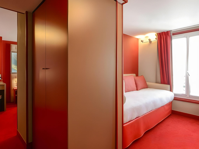 Bedroom 2, Hotel Regina Opera Grand Boulevard, Paris