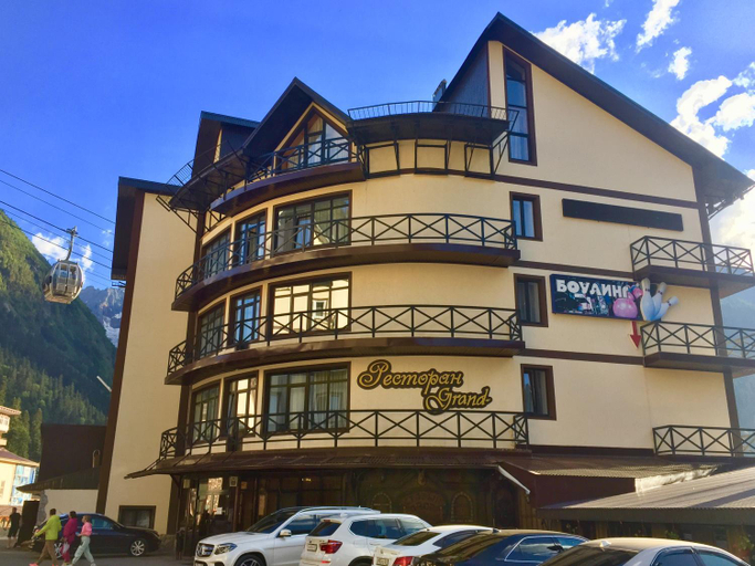 Exterior & Views