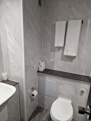 Bathroom 3, Britannia Birmingham Hotel - City Centre, Birmingham