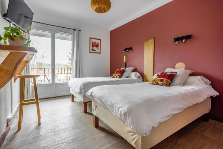 Bedroom 2, Logis Hotel Restaurant Espelletenia, Pyrénées-Atlantiques
