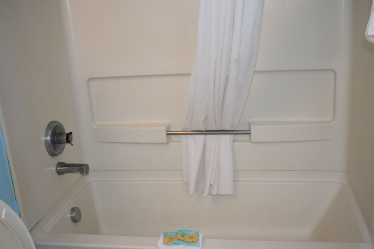Bathroom 2, GUEST COTTAGES & SUITES, Glynn