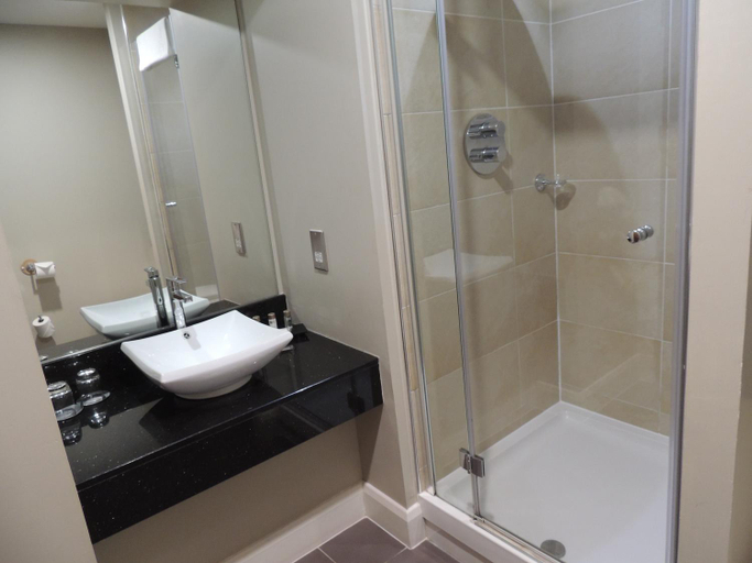 Bathroom 5, Rox Hotel Aberdeen by Compass Hospitality, Aberdeen