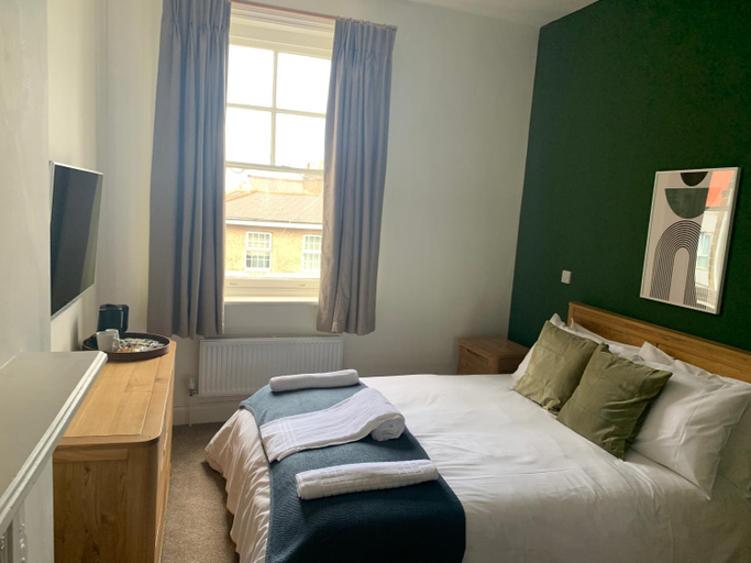 Bedroom 4, The Fox & Hounds, London