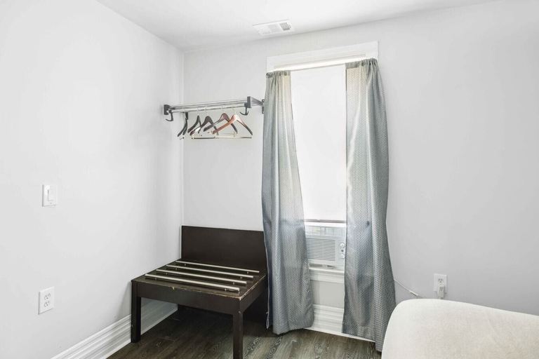 Others 5, Chic Haven Stylish 2BR Oasis in Lansing detroit, Wayne