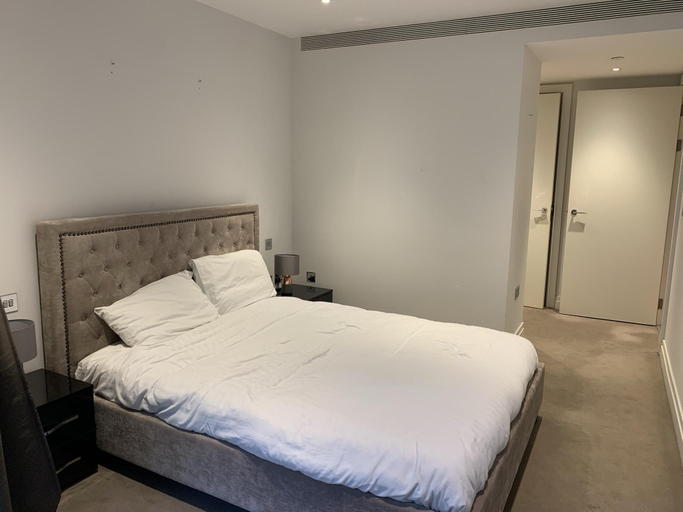 Bedroom 2, Stylish 2 Bed Flats Near US Embassy, London