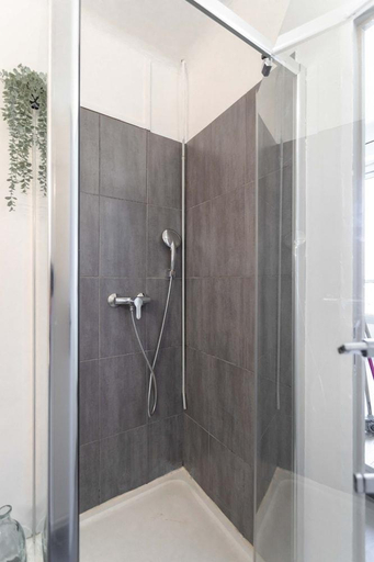 Bathroom 5, Le Rive Neuve, Bouches-du-Rhône