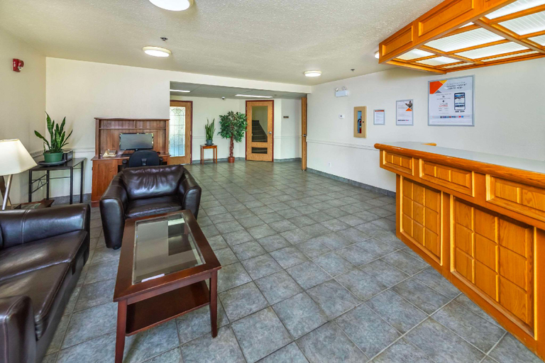 Public Area 2, Rodeway Inn, Division No. 14