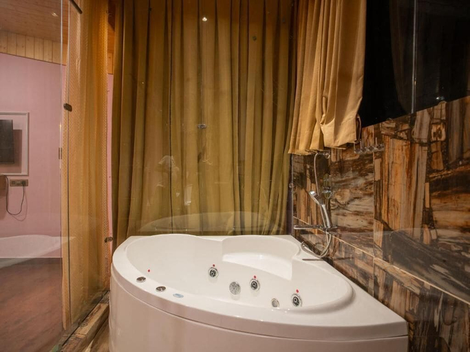 Bathroom 5, The Hosteller Rishikesh, Upper Tapovan, Garhwal