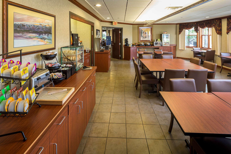 Food & Drinks 5, Kress Inn, Ascend Hotel Collection, Brown