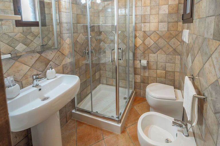 Bathroom 5, Gli Allori - Fuga dalla Città, Lecce