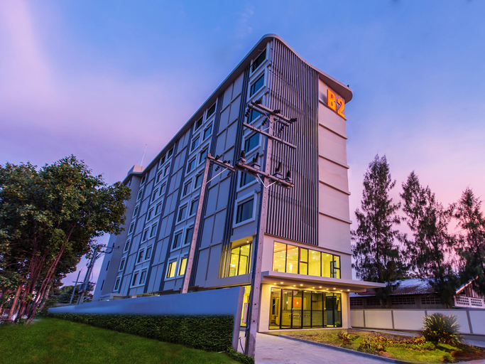 Exterior & Views