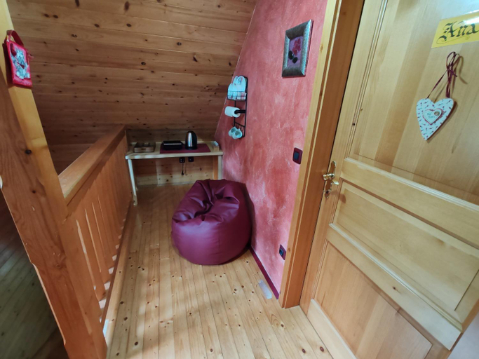 Others 5, Room Janez, Preddvor
