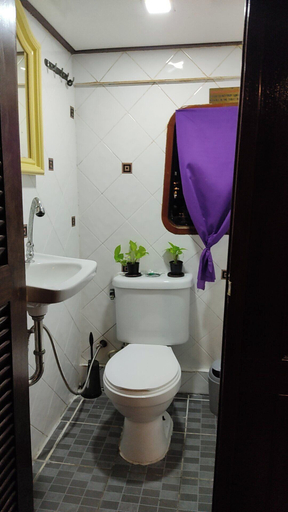 Bathroom 3, Sabai Sabai Liveaboard Bangkok, Dusit