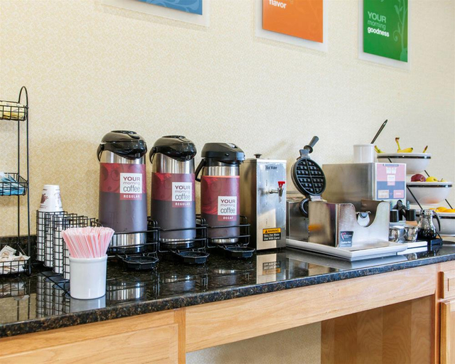Food & Drinks, Quality Inn near Amish Country, Rush