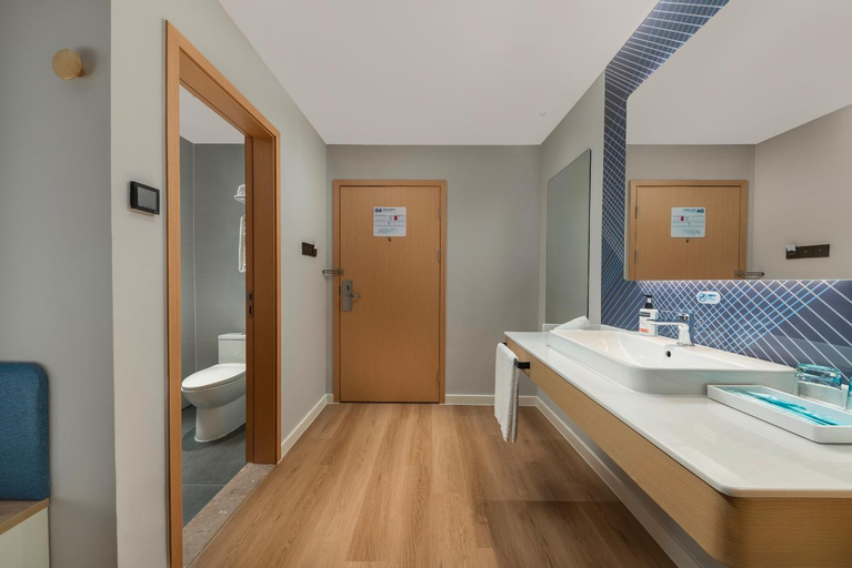 Bathroom 3, Holiday Inn Express wawu Mountain By IHG, Meishan