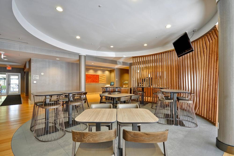 Food & Drinks 5, Springhill Suite Tallahassee Central, Leon