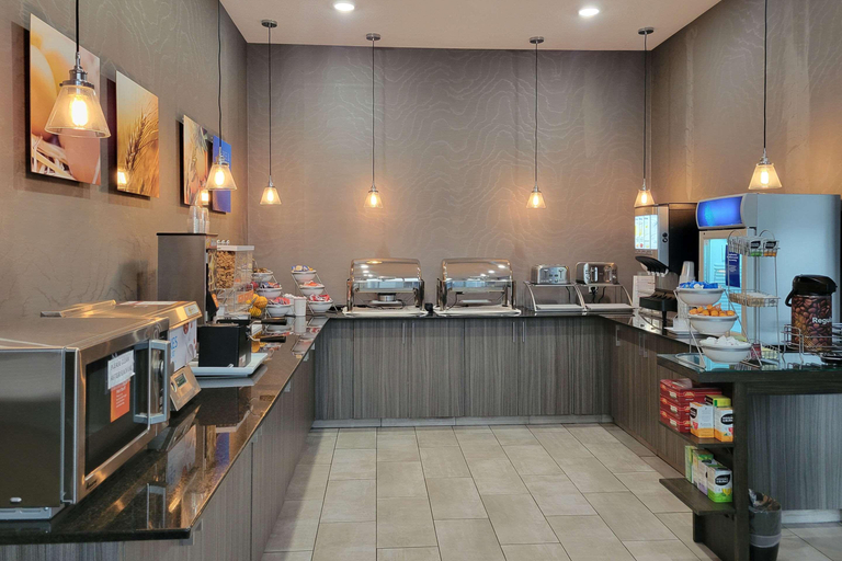 Food & Drinks 5, Comfort Inn & Suites Saskatoon, Division No. 16