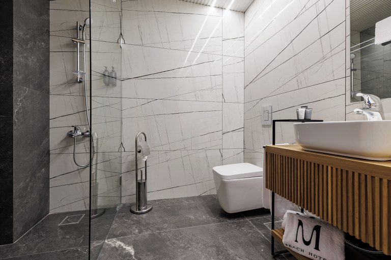 Bathroom 5, Middle Beach Hotel, Kasrouane