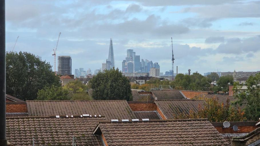 Others 4, Newly renovated Studios & Ensuite Rooms-Camberwell, London