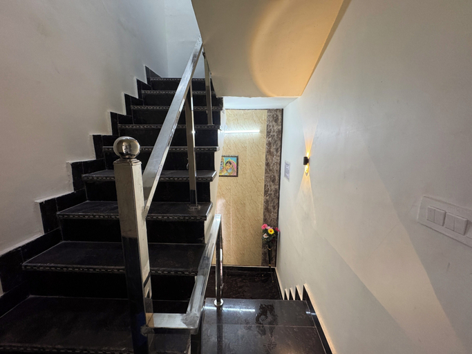 Others 5, The Kwality Residency, Mathura
