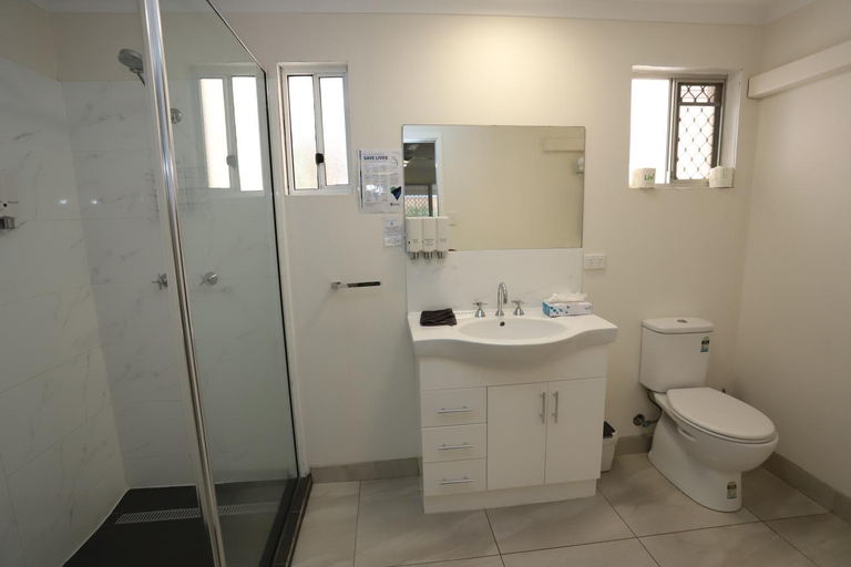 Bathroom 3, Miners Lodge Motor Inn, Mackay - Pt A