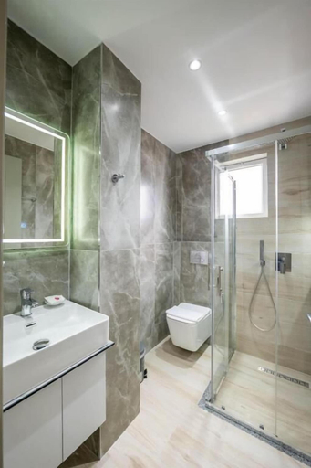 Bathroom 3, Vila del Mar, Sarandës