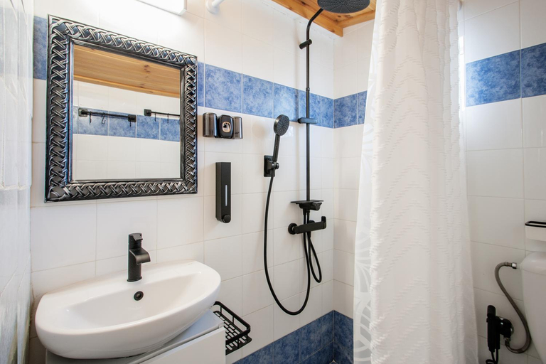 Bathroom 3, SkyFrame Apartments, Thessaly