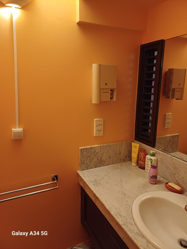 Bathroom 3, la tartane, La Trinité