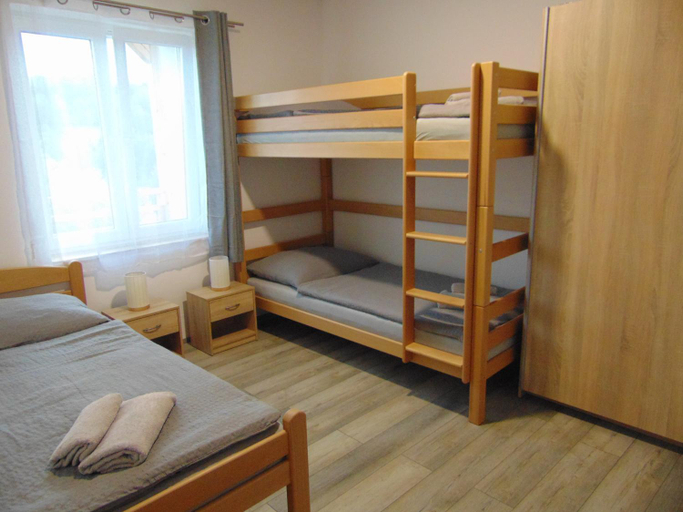 Bedroom 2, Apartmany u medvedu Krkonose, Semily