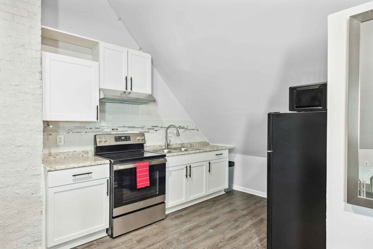 Others 3, Chic Haven Stylish 2BR Oasis in Lansing detroit, Wayne