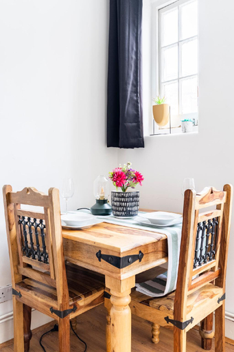 Others 5, Cozy Apt in Central London, London