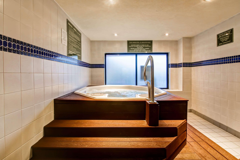 Bathroom 4, Quality Inn, Waterloo